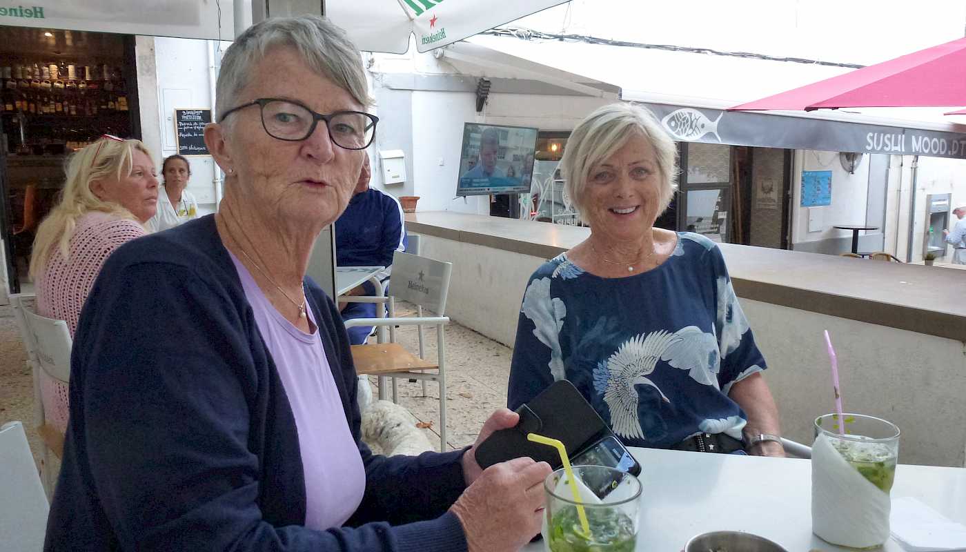 Nå går også damene i Teateret