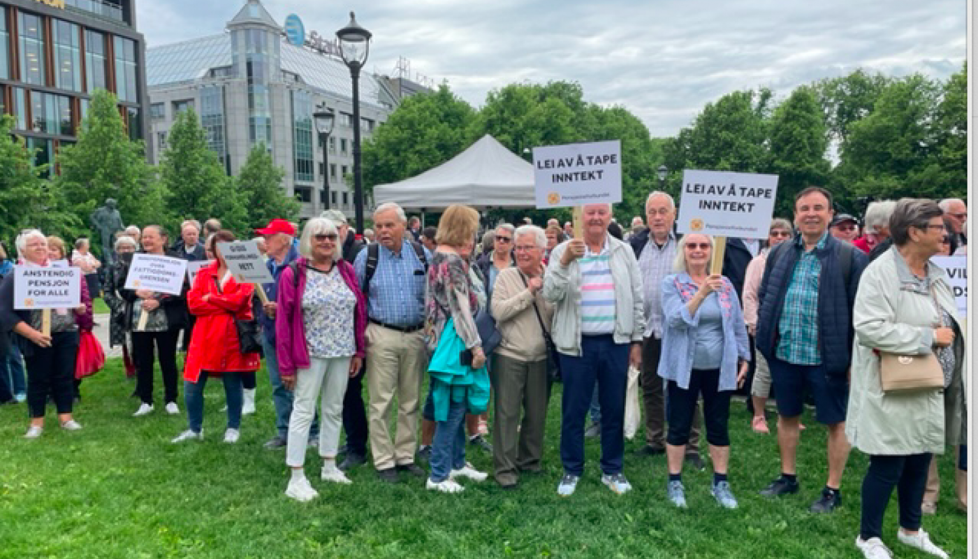 Pensjonister på Eidsvolls plass 7. juni