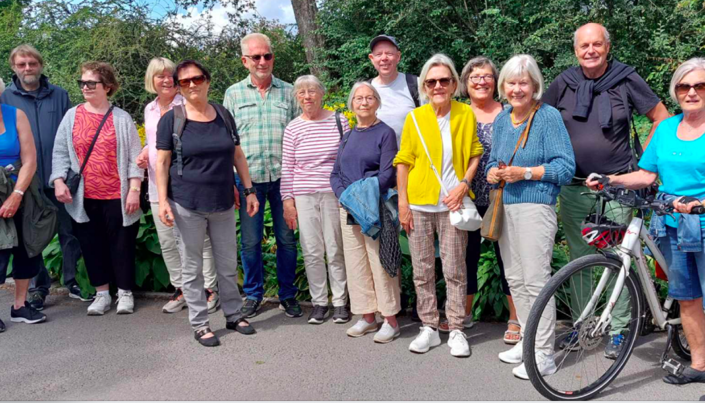 Postpensjonister i midtsommerskrud 15. juni 2022