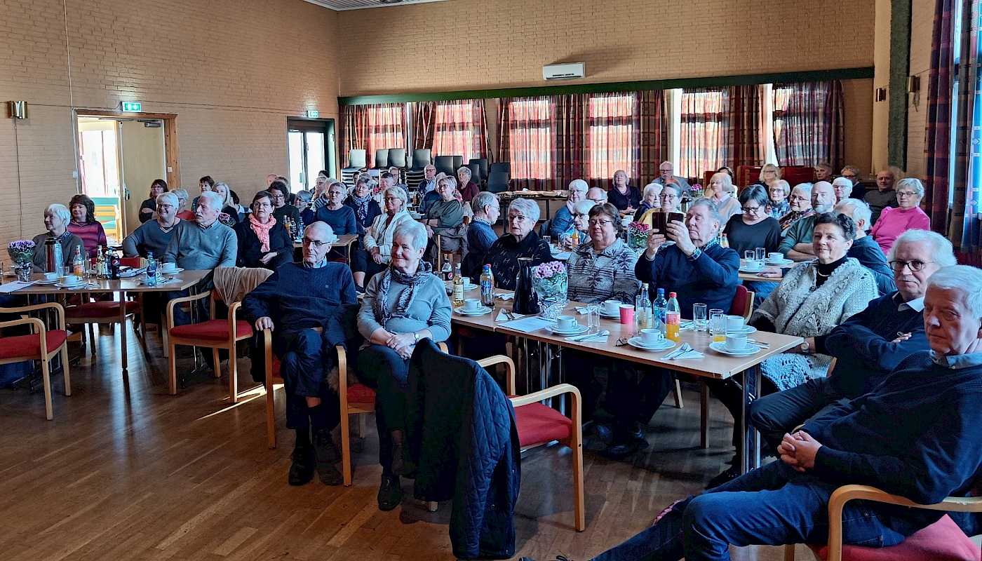 Årsmøte med ukulele og allsang