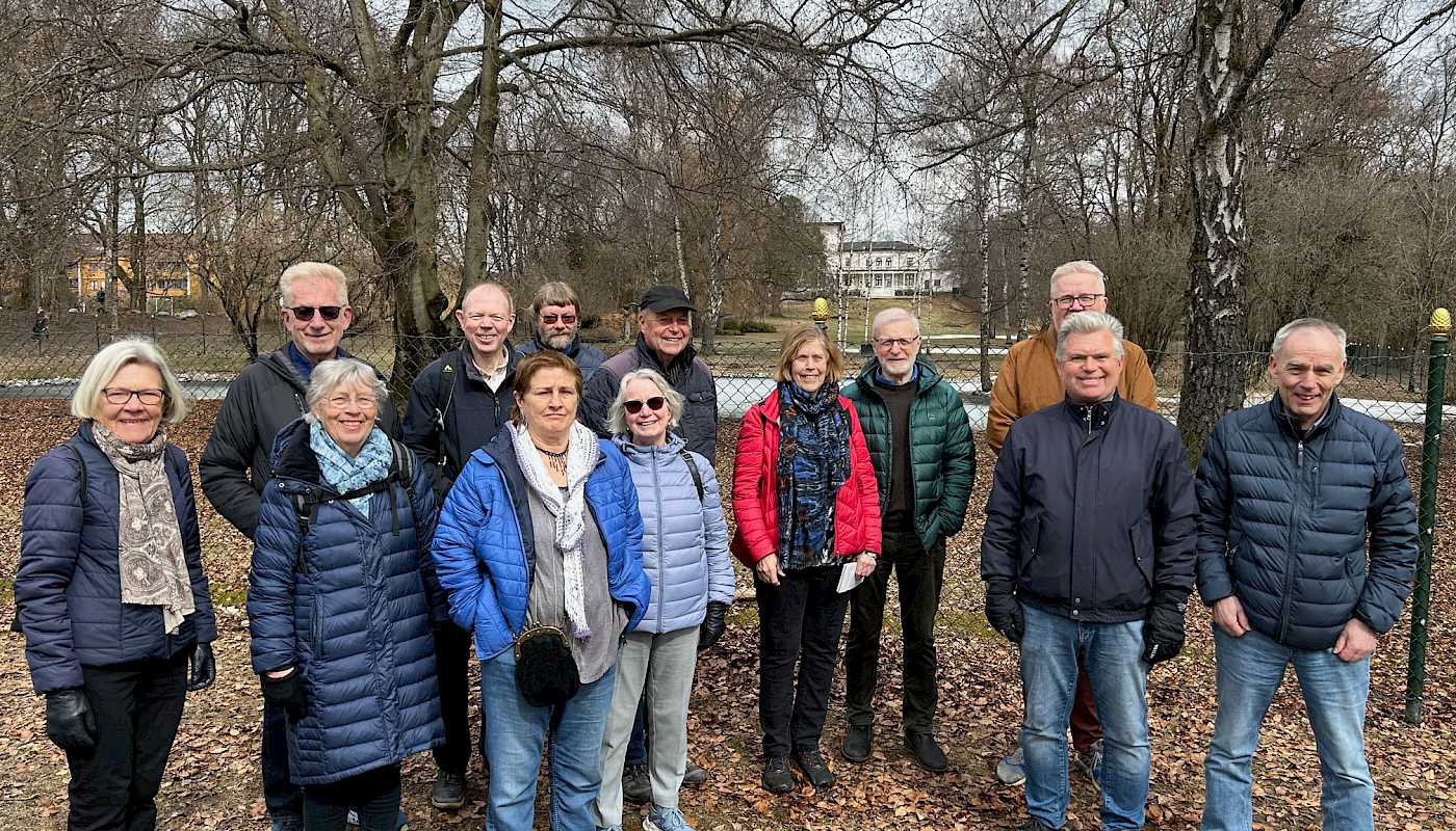 SKØIEN HOVEDGAARD - fra innsiden av det gullforgylte gjerdet