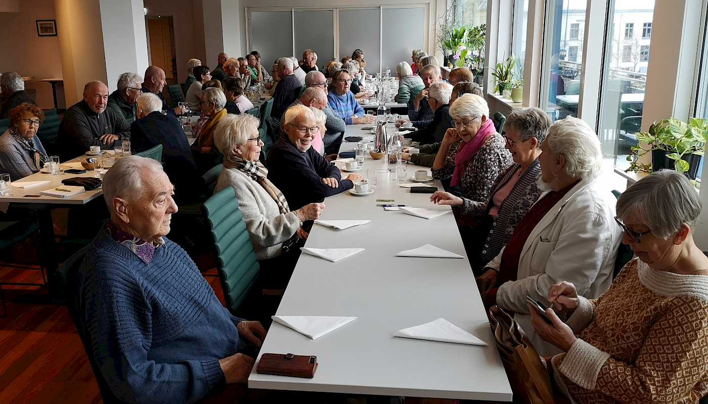 "Fullt hus på kaffetreffet på Hamar"