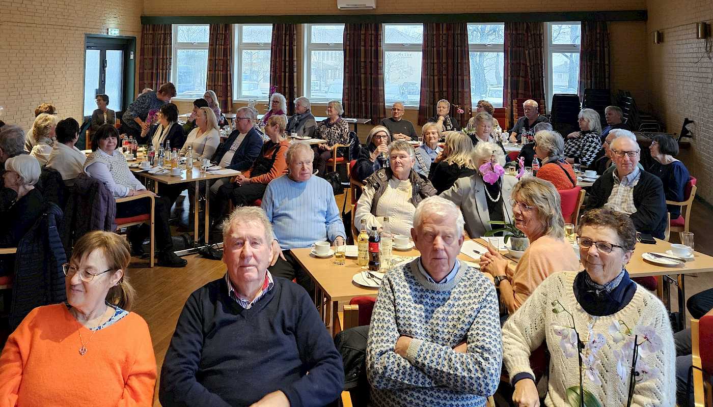 Seriøst årsmøte med mye latter