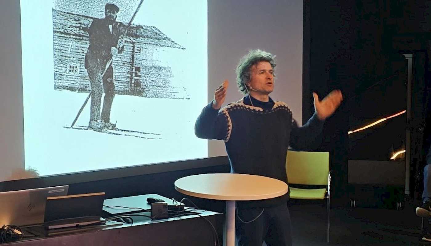 MEDLEMSMØTET I APRIL