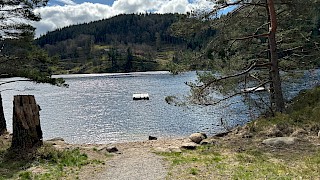 Et bilde utendørs med sky, natur, vann