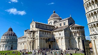 Et bilde som inneholder katedralen i Pisa