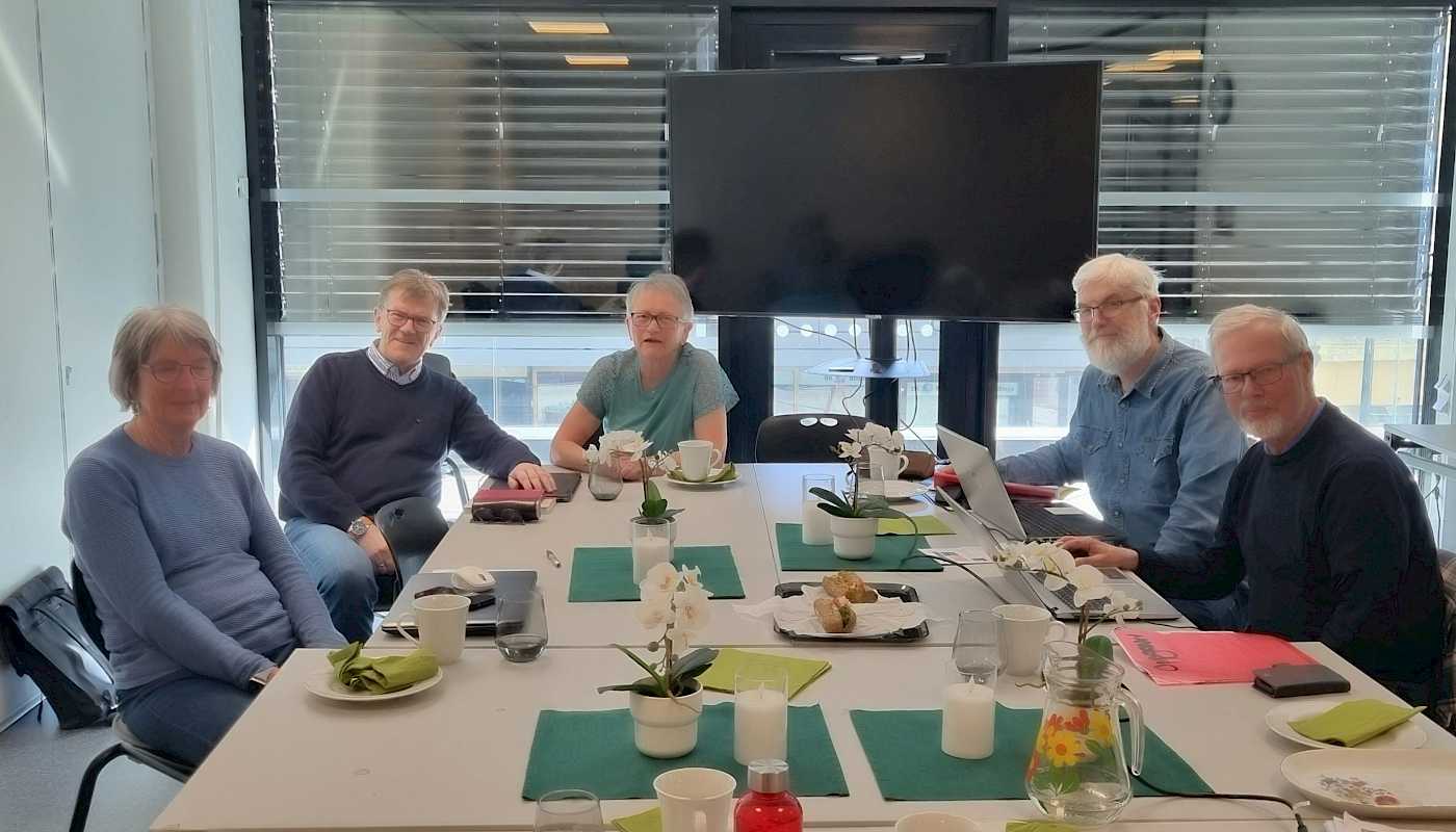 Bildet viser fem kursdeltakere